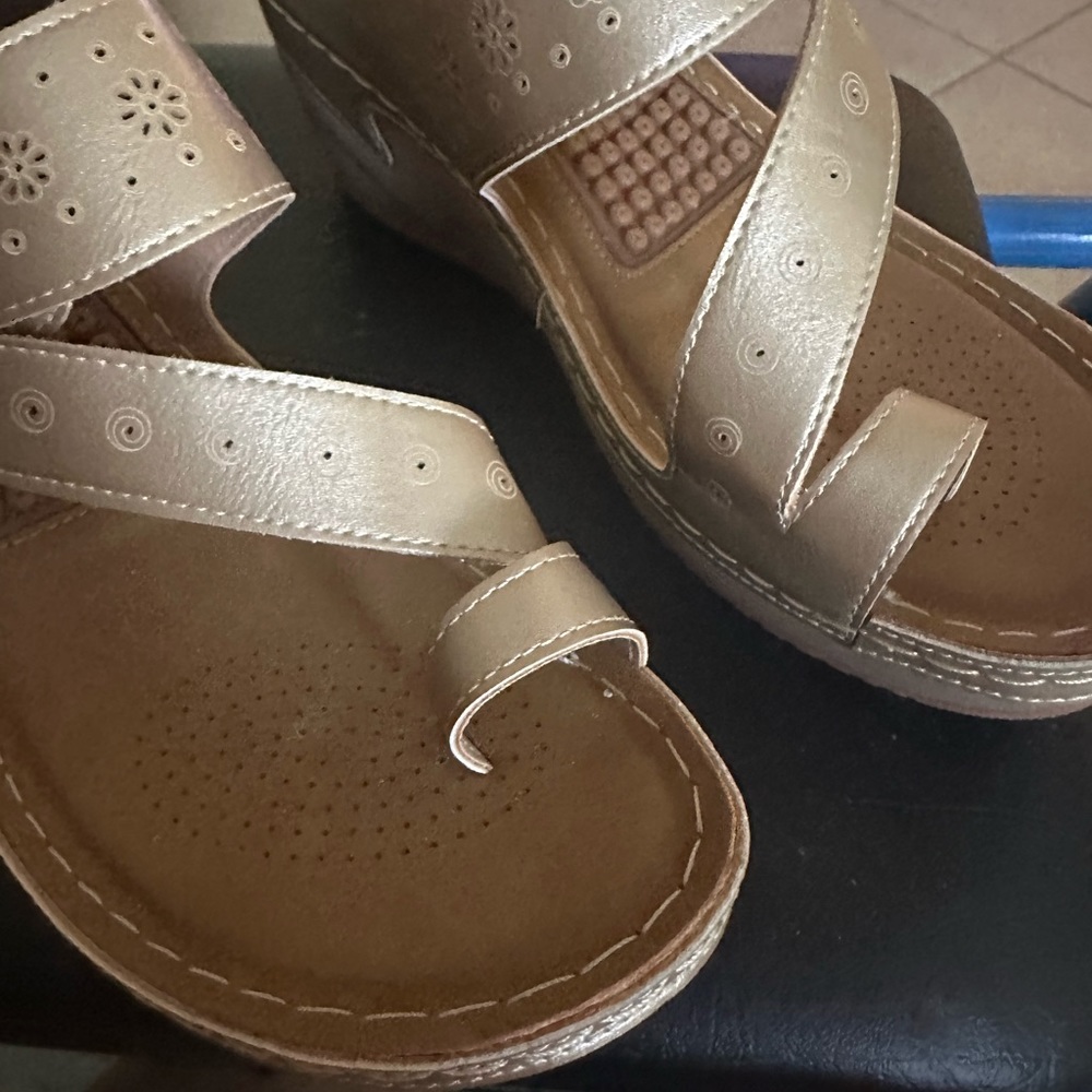 Wedge Sandals - Picture 4 of 7